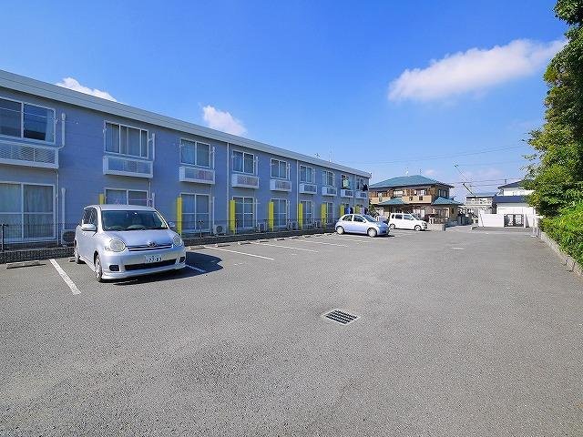 駐車場　駐車場があるので、車を買う予定の方も安心です