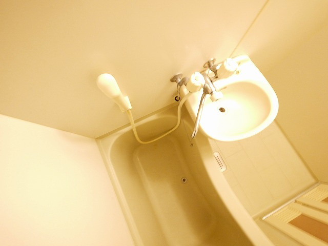 バス・シャワールーム　ゆったり過ごせるお風呂です