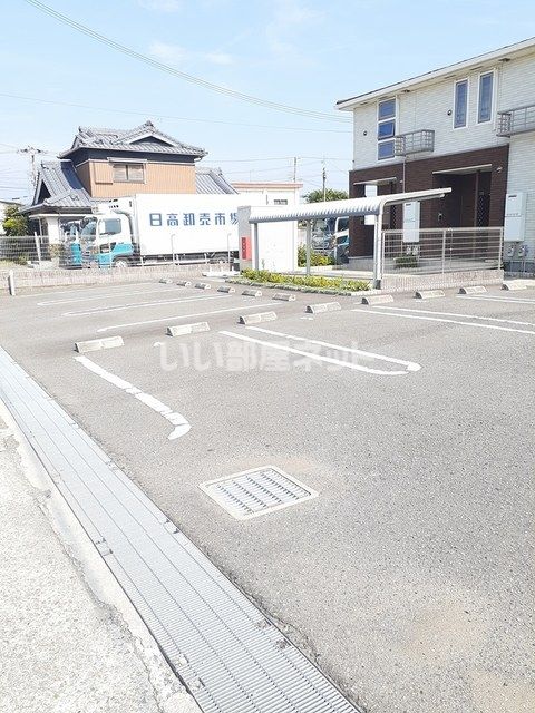 【シャン・ロジュマンの駐車場】