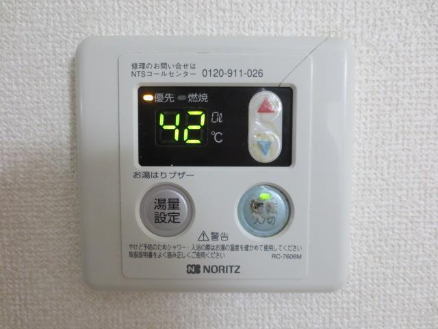 その他設備　給湯パネル付きで温度調整も簡単