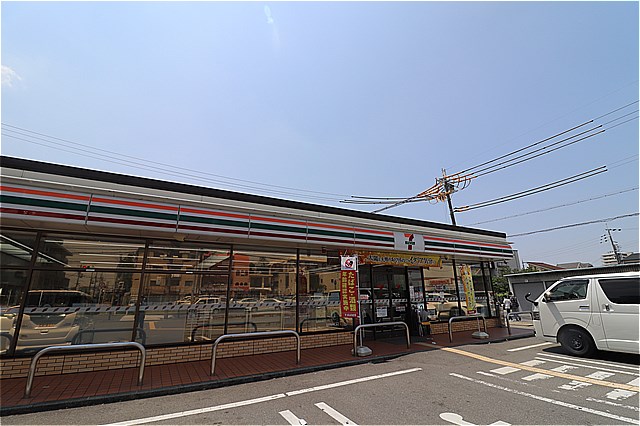 コンビニ　セブンイレブン東大阪中鴻池町店（コンビニ）まで336m