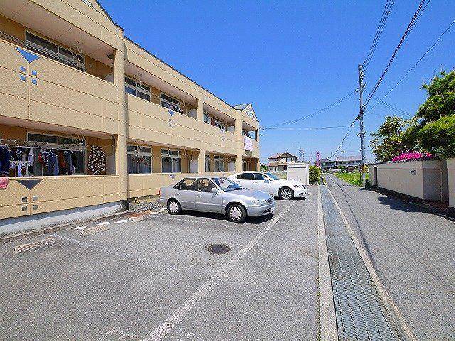 駐車場　駐車場に車を止められます