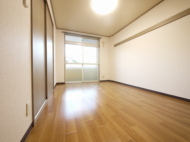 その他部屋・スペース　広くて明るい寝室