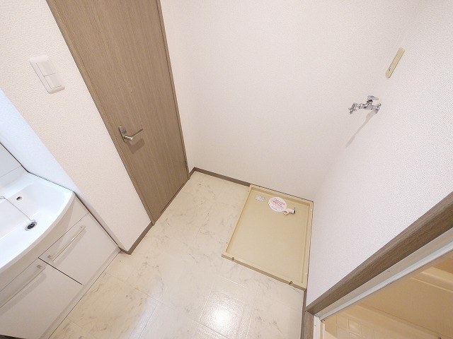 洗面設備　明るい洗面所です