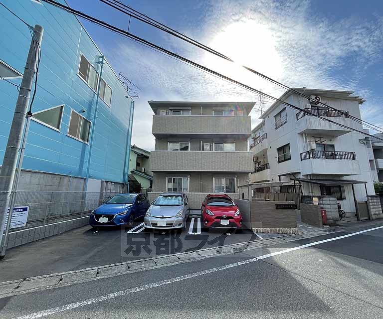 京都市右京区太秦森ケ西町のアパートの建物外観