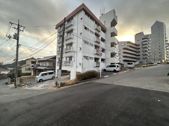 広島市西区井口のマンションの建物外観