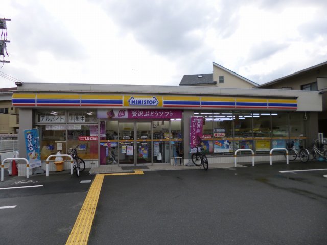 コンビニ　ミニストップ（コンビニ）まで304m