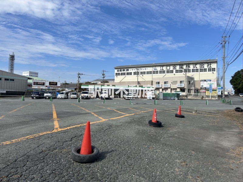 コンビニ　ファミリーマート　新代店（コンビニ）まで800m