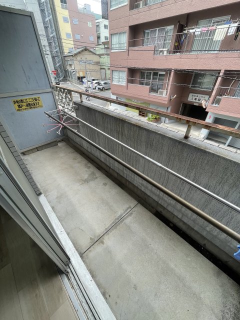 バルコニー　写真は別号室です。