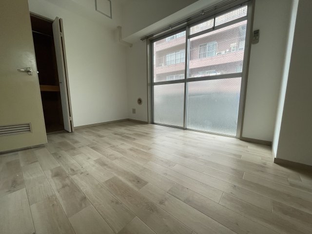 居室・リビング　写真は別号室です。