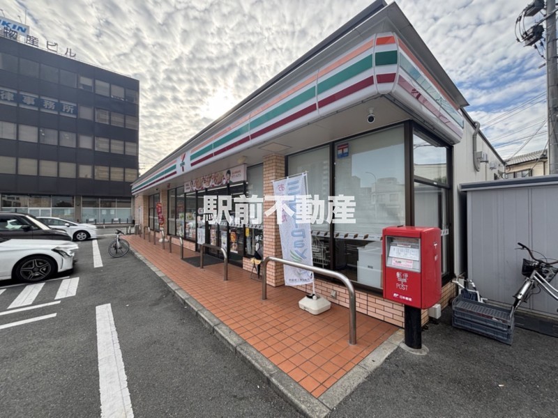 コンビニ　セブンイレブン大牟田駅南店（コンビニ）まで300m