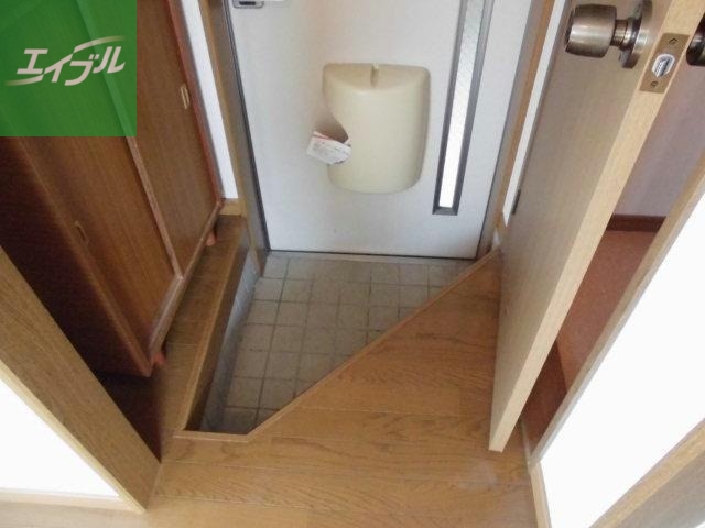 玄関　※別号室の写真です