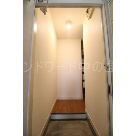 玄関　詳細は、ウィンドワード中の島までご相談下さい。