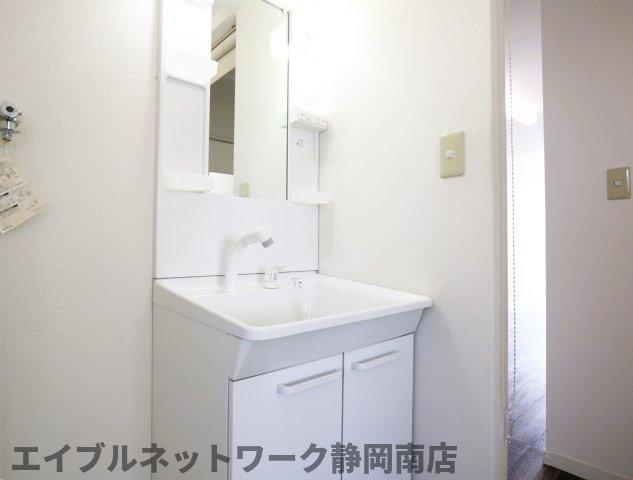 洗面設備　コンパクトで使いやすい洗面所