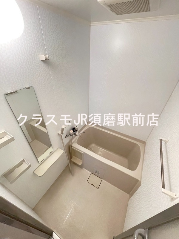 バス・シャワールーム　一日の疲れを洗い流す大切な空間。ゆったりくつろいでください。