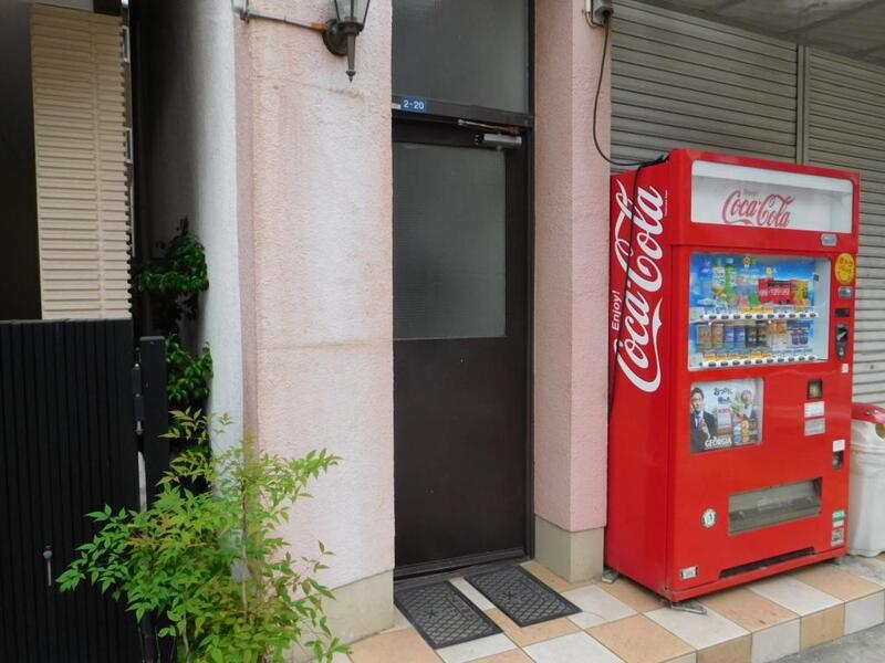 エントランス　自販機が１階になります。