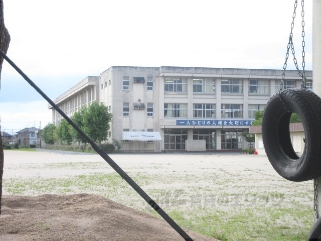 中学校　中央中学校（中学校）まで1400m