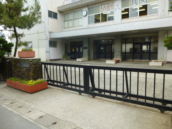 中学校　小田原市立泉中学校（中学校）まで1551m