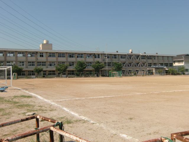 中学校　愛西市立佐屋中学校（中学校）まで1332m