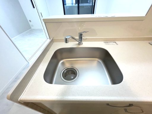 キッチン　同マンション反転タイプの間取り写真