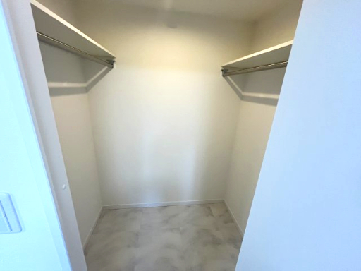 収納　同マンション反転タイプの間取り写真