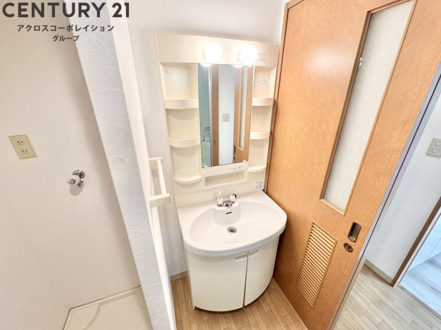 洗面設備　室内に洗濯機置き場があります