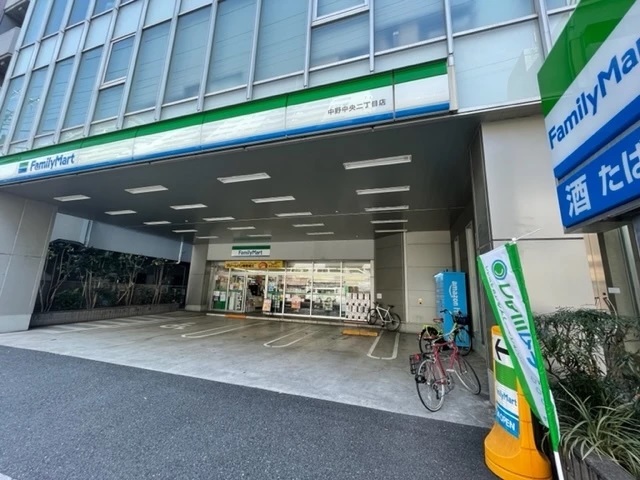 コンビニ　ファミリーマート中野中央二丁目店（コンビニ）まで253m