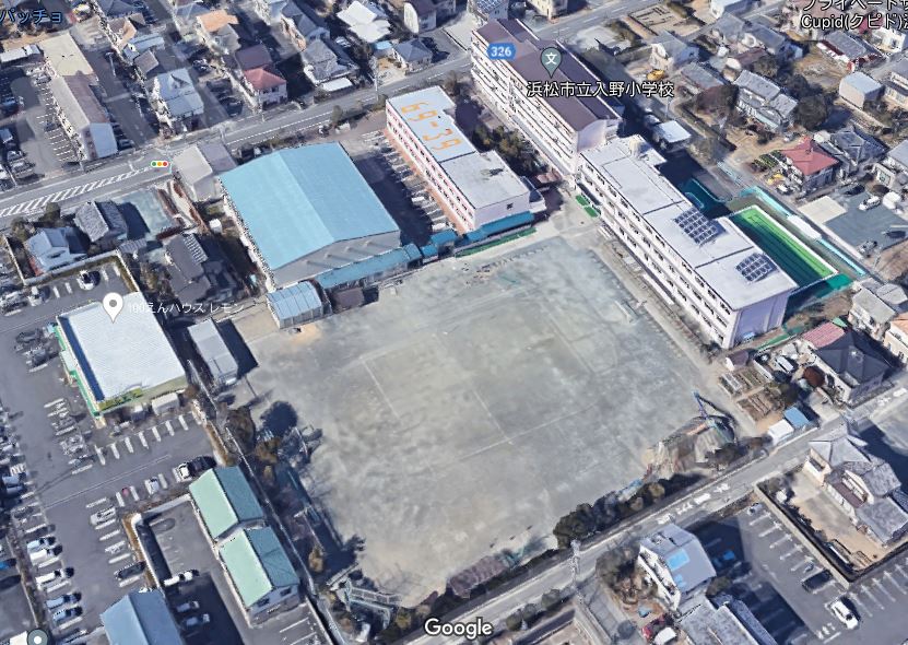 小学校　浜松市立入野小学校（小学校）まで884m