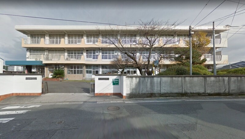小学校　飯塚市立片島小学校（小学校）まで350m