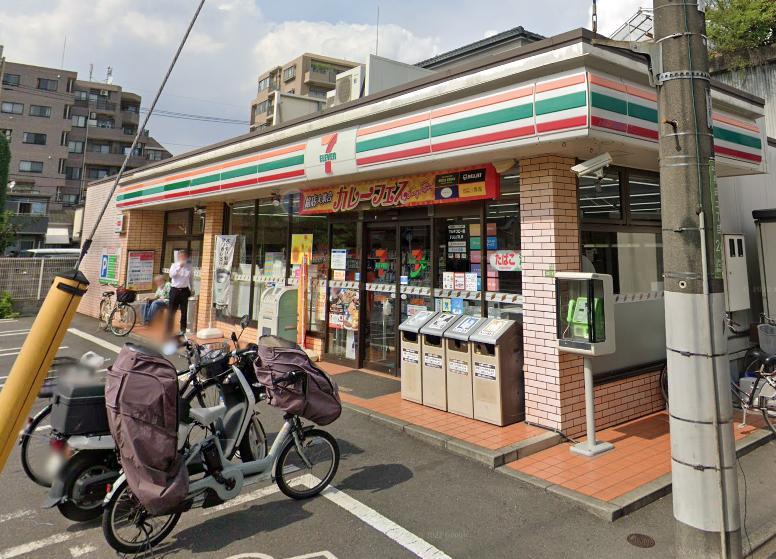 コンビニ　セブンイレブン（コンビニ）まで550m