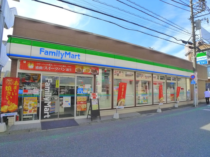 コンビニ　ファミリーマート（コンビニ）まで110m