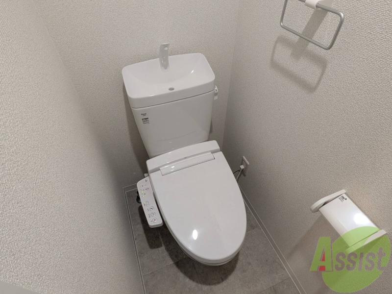 トイレ　お手洗いは温水洗浄付き。これは個人的に外せません。