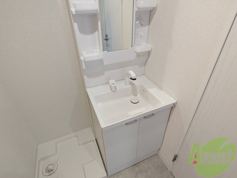 洗面設備　洗面台も独立しており朝の準備はコチラから。