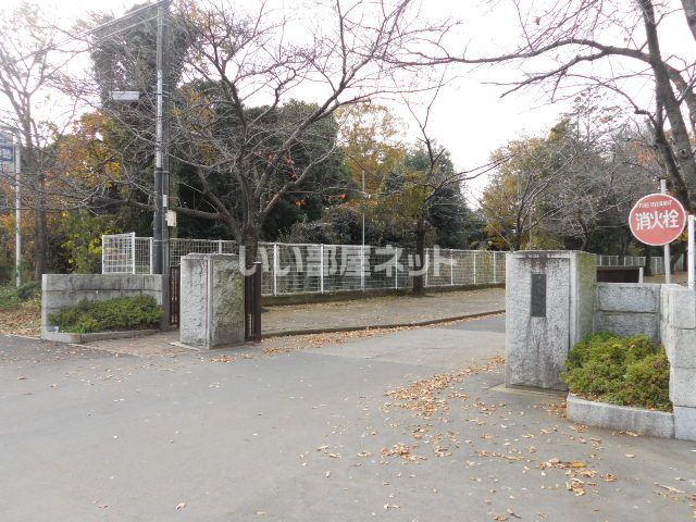 中学校　古河市立古河第二中学校（中学校）まで590m