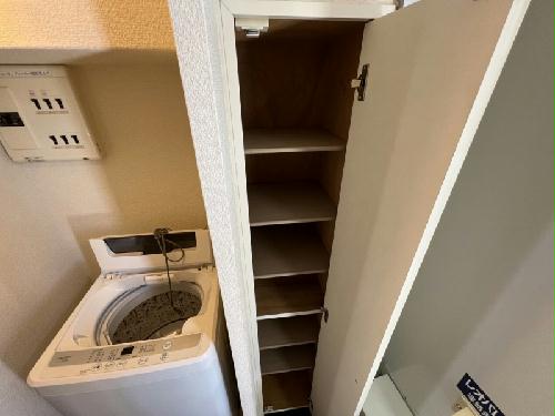 玄関　玄関には下駄箱スペースあり