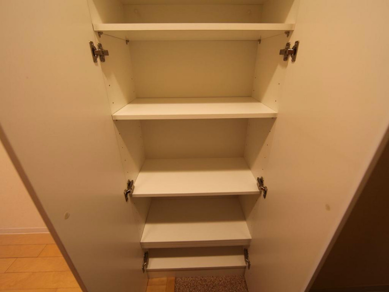 玄関　玄関　下駄箱充実してます