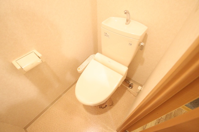 トイレ　※別室の参考写真の為、現況優先です。