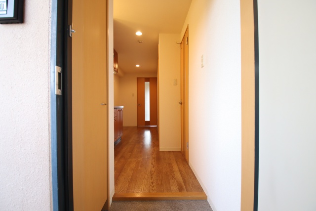 玄関　※別室の参考写真の為、現況優先です。