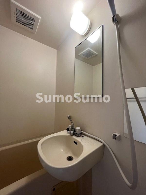 洗面設備　朝の支度にも助かる、独立の洗髪洗面化粧台