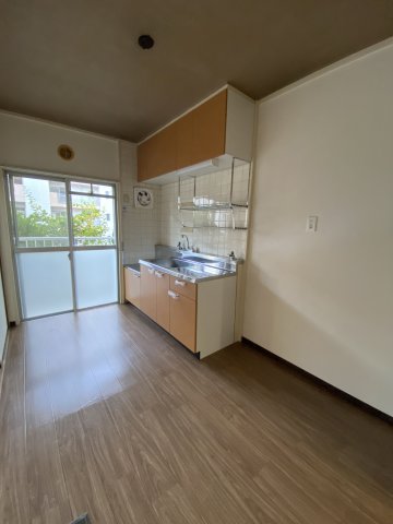 キッチン　ゆったり過ごせる居間です