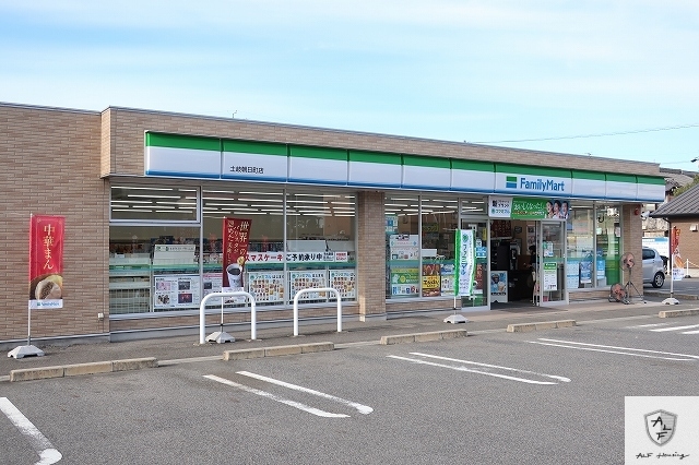 コンビニ　ファミリーマート（コンビニ）まで250m