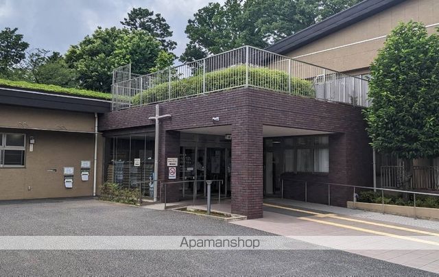 図書館　練馬区立石神井図書館（図書館）まで1005m