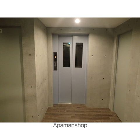 地下鉄東西線 バスセンター前駅 徒歩6分 5階建 築10年の外観写真