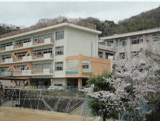 小学校　岡山市立津島小学校（小学校）まで759m