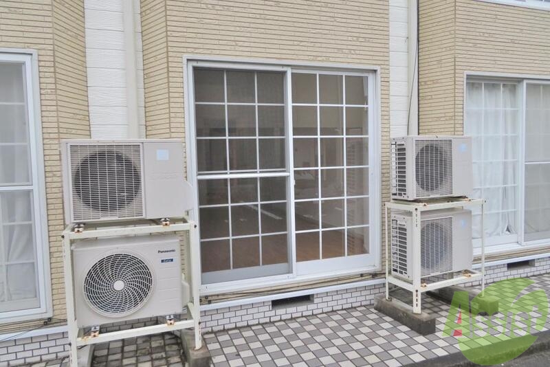 バルコニー　バルコニーは無いのですぐ外に出られます。