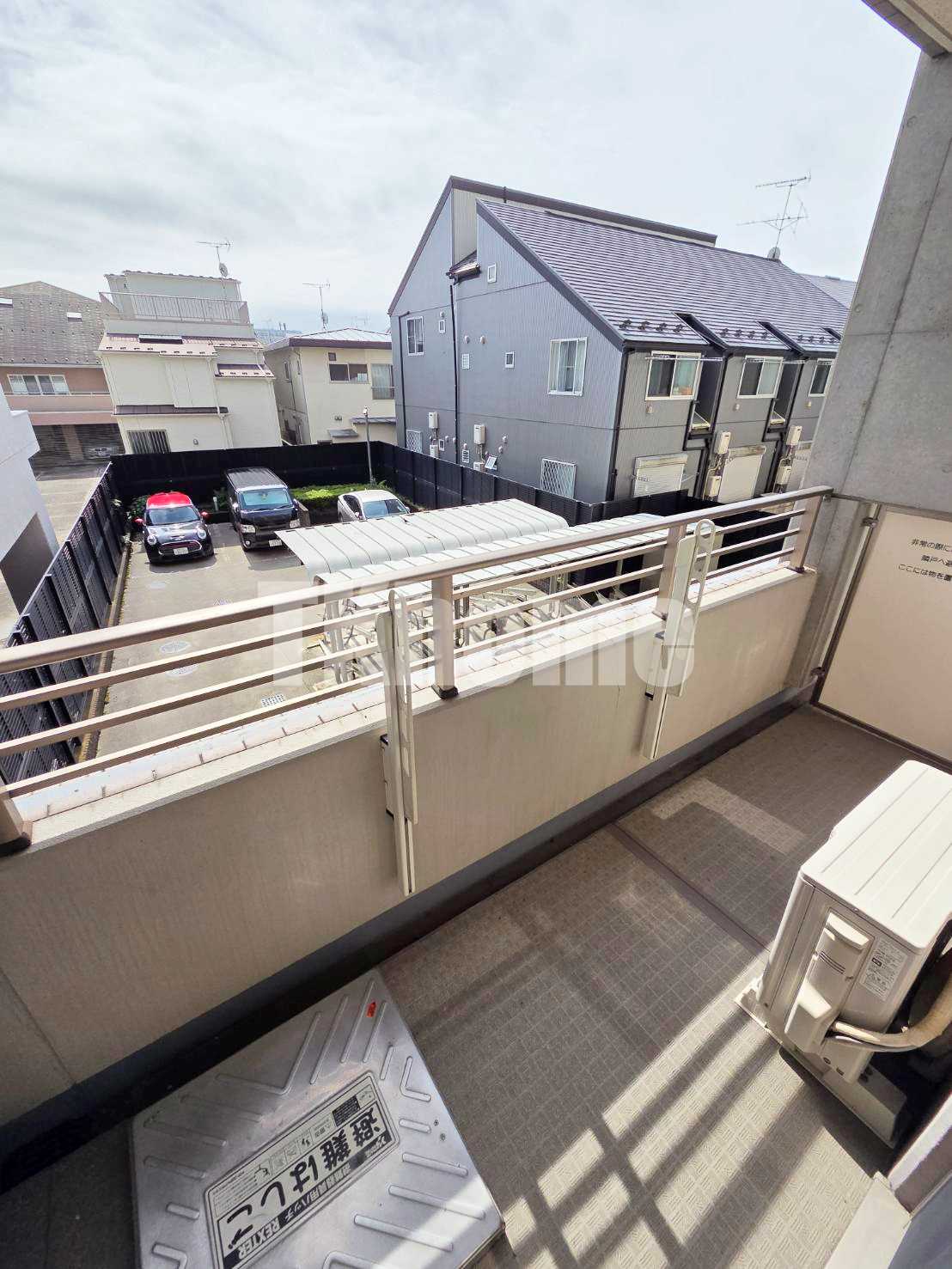 バルコニー　日当たりの良い南向きのバルコニー