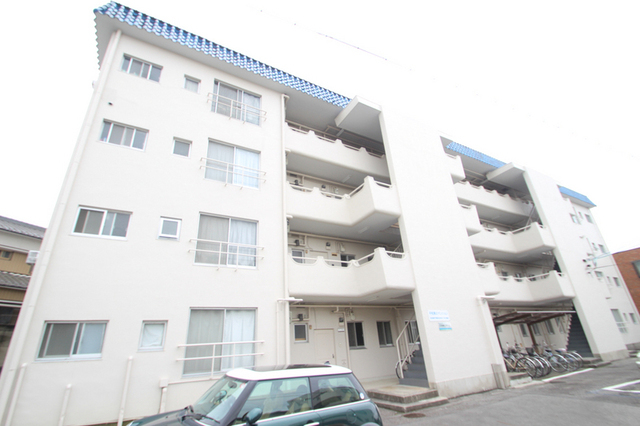 平和第2マンションの建物外観