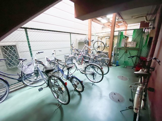 その他共有部分　自転車はこちらに置けます