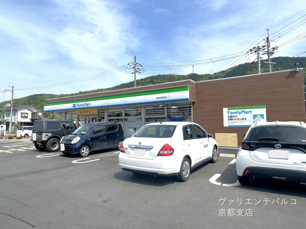 コンビニ　ファミリーマート亀岡曽我部町店（コンビニ）まで384m