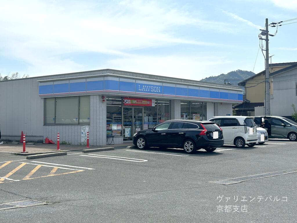 コンビニ　ローソン京都先端科学大学前店（コンビニ）まで636m